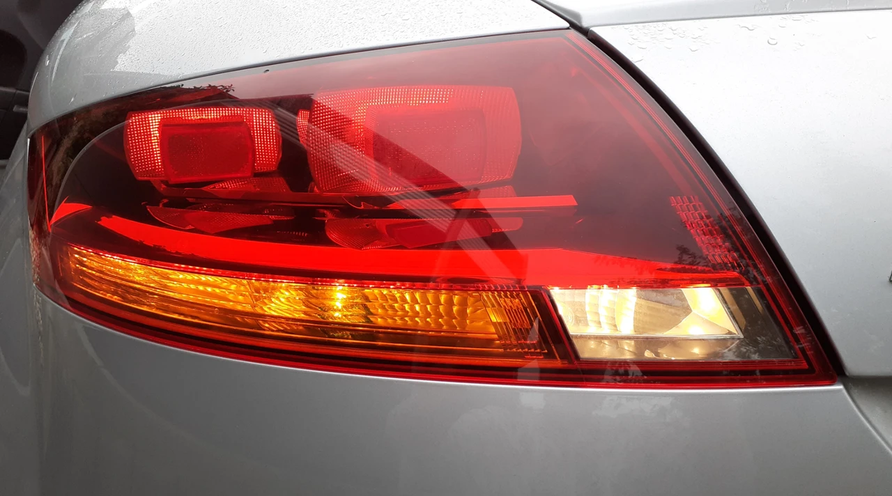 6762088438_zhovti-povoroti-v Жовті повороти в червоному ліхтарі AUDI TT T15 W16W 921 6SMD CREE з обманкою Жовте світло для сертифікації - Зображення 1